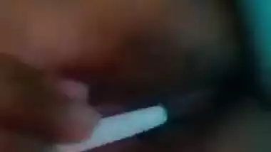 Desi gets naked and ineptly masturbates her XXX twat getting sex delight