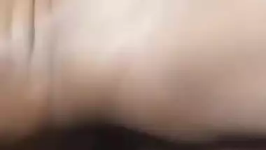Desi Maal hottie plays with her perky XXX tits and smooth pussy