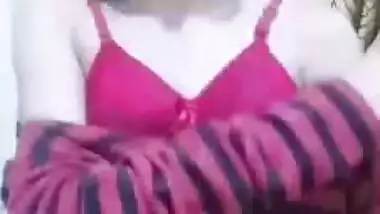 Kashmiri teen girl showing her small tits