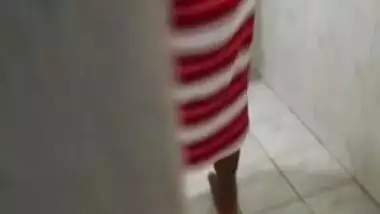 Hubby Trying To Record Bhabi While Bathing
