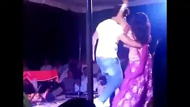 Desi girls very hot stage dance