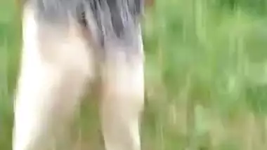 Village guys catch Desi couple having outdoor sex in XXX missionary