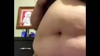 BBW desi nude applying body lotion viral video call