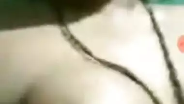 Desi Bhabhi Showing Her Hot figures