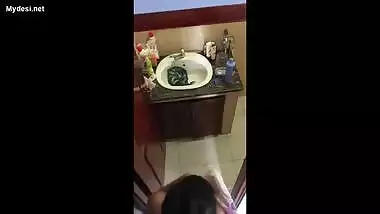 Desi babe nude captured in bathroom by clip