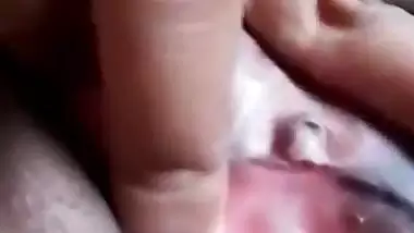 A desi nude Indian girl exposes her naked body in MMS