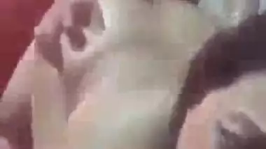 Madrasi chachi ki wet pussy uske pati ke dost ne chodi