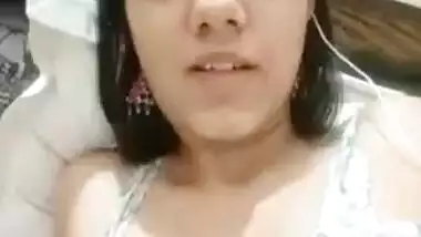 Today Exclusive- Horny Bahbhi Showing Her Boobs Part 4