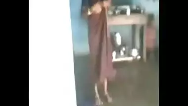 Sexy Tamil Wife Exposing Boobs