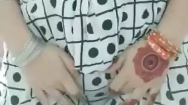 Newly married desi nude lady shows her milky boobs
