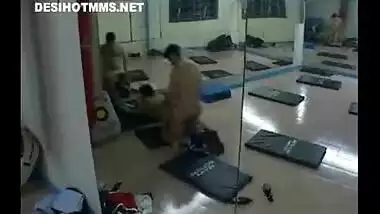Desi girl unseen sex with gym trainer dick after workout