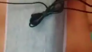 CUTE INDIAN BHABHI SHOWS OFF HER BEAUTIFUL PAIR OF TITIES