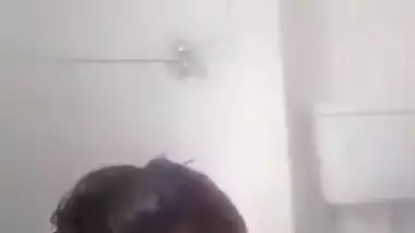 Punjabi couple bathroom sex MMS movie scene scandal