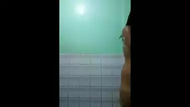 Assam Gf Nude in Bathroom and playing with sex toys