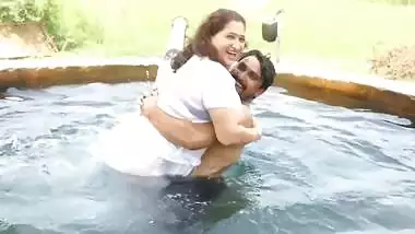 New Desi Sexy Video Pani Pani Village Aunty 2022