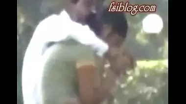Indian Lover Outdoor fun caught by voyeur mms