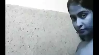 Indian girl nude MMS video to rock your sex mood