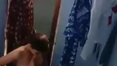 Desi bhabi show her big pussy