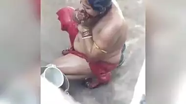 Aunty bathing outdoor spy clip