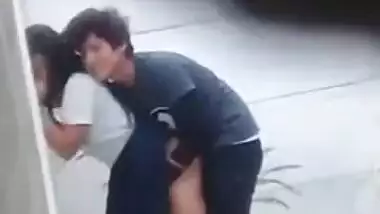 Twenty Years Old Desi School Girl Fucked Outside Institution