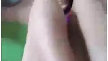 Mature and sexy punjabi aunty fingering pussy