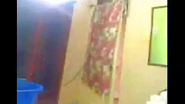 Fsiblog – Paki chubby bhabi hot bath scene MMS