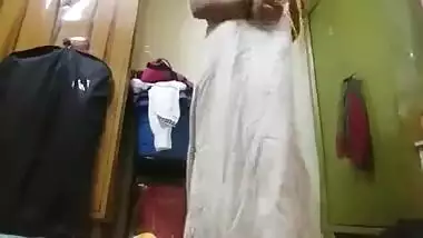 Desi wife stripped selfie for her bf video goes live