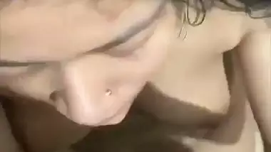 Sexy babe gives a desi blowjob to her lover