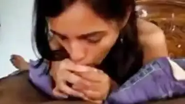 Padosan ne Hindi me gandi baatain karke lund chusa