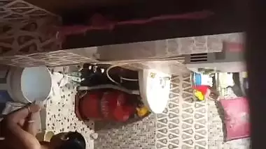 Neighbor aunty taking bath caught by voyeur
