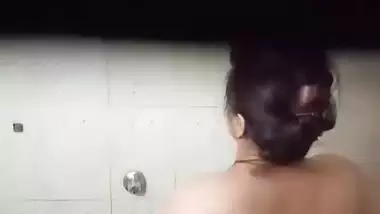 Hindi mom bathing caught by horny son to have incest sex