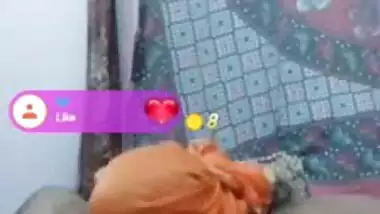 Indian Bhabhi voraciously sucks Desi XXX penis during live show