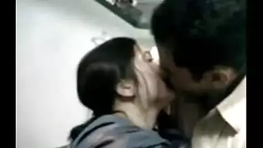 Sexy Pune Girlfriend Exposes her Big Boobs