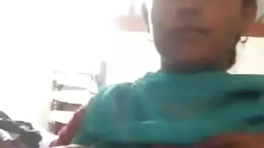 Desi aunty boobs and pussy show video cal-no sound 1