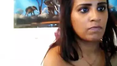 Desi Horny Aunty smoking n showing everythng 
