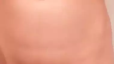 Desi Cute girl showing