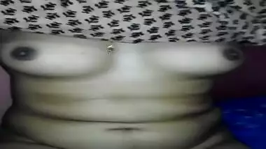 Modest Desi girl before chudai shows her XXX boobs and bald peach