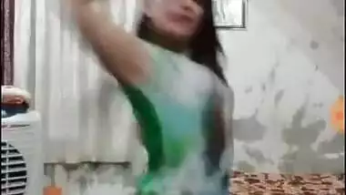 Desi Curvy Babe Dancing on Cam, Tight boobs, Tight ass Package !