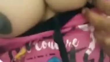 DESI INDIAN WIFE SHAKING BIG BOOBIES