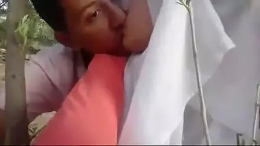 Paki teen couple’s outdoor romance