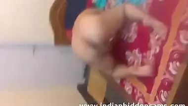 Mallu aunty taking off her sari and masturbating