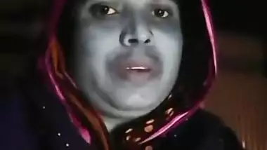 Desi MILF shows belly and pussy in the dark room as private XXX show