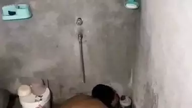 Indian sex MMS of a guy fucking his GF in the bathroom
