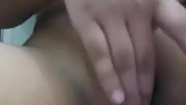 Desi girl poonam fingaring selfie
