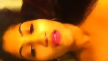 Desi porn videos of sexy Delhi girl recording solo desi chudai!