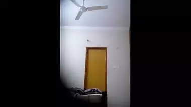 New Delhi vasant vihar mature maid Hema nude bathing selfie