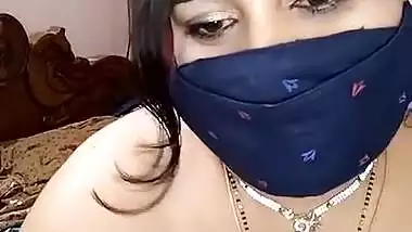Today Exclusive- Super Hot Desi Bhabhi Showing Her Big Boobs And Fingerring